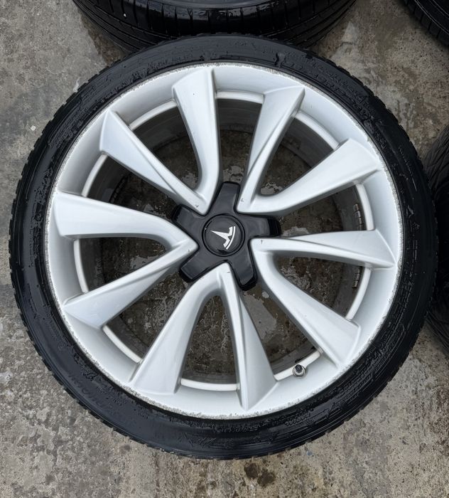 Jante / Roti Tesla Model 3 : 235 40 19