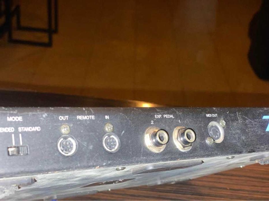 Zoom midi controller 8050