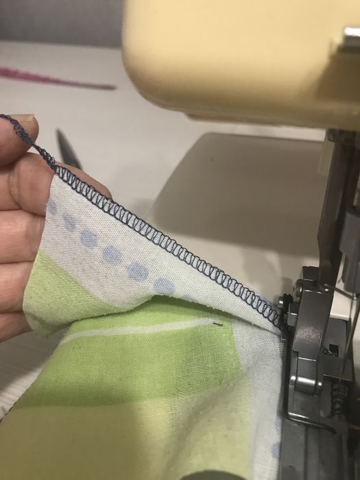 Продам бытовой 3-ниточный оверлог б/у