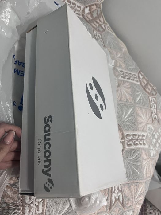 Кроссовки женские