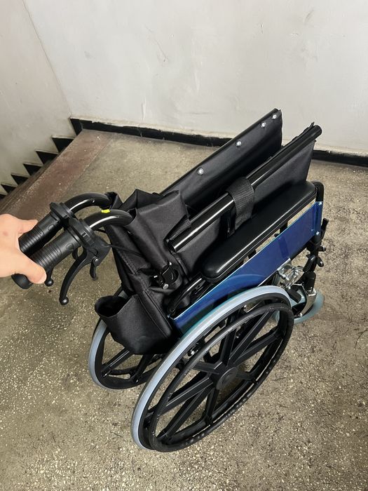 Scaun cu rotile 150kg + cadru pliabil