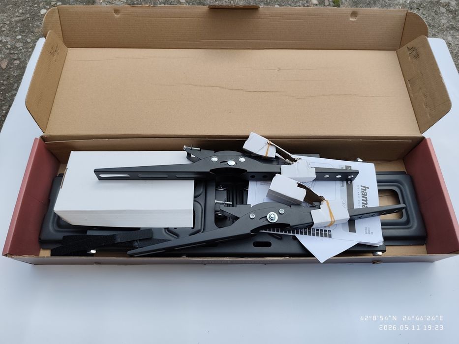 Стойка за телевизор Hama 32"-84"