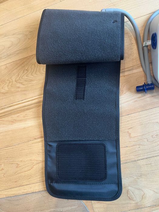 Апарат за измерване на кръвното налягане Omron HEM-7144T2 & Omron HEM-RML31 Универсален размер маншет за апарат за кръвно налягане 22 - 42 см