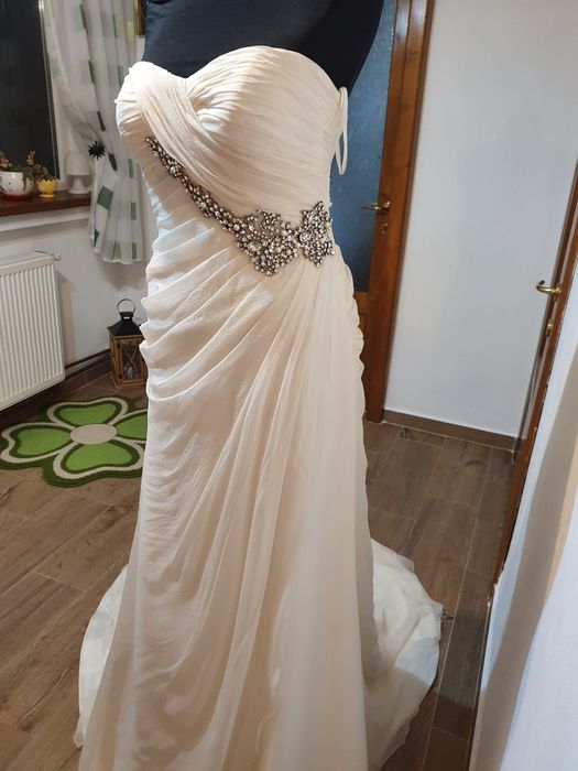 Rochie de mireasă  cu pietre ,nouă