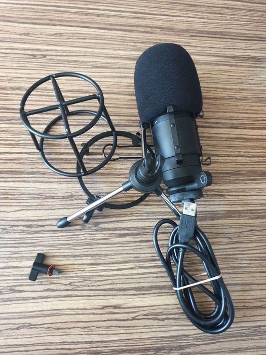 Microfon streaming sau podcast