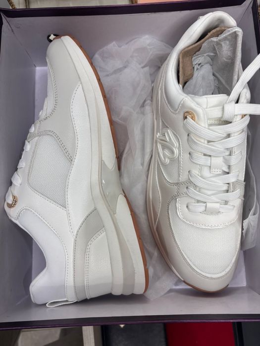 Продам кроссовки