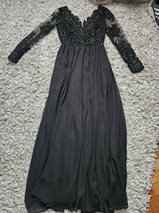 Rochie neagra,  deosebita