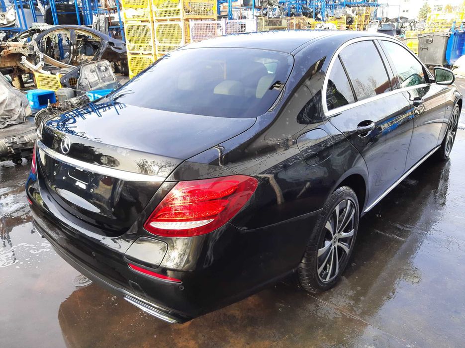 Dezmembrez mercedes e class w213 e300 2.0 d hyb/bara w213/capota/far/