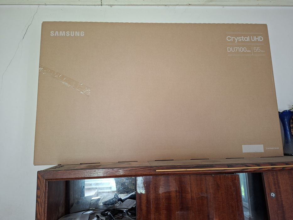Продается телевизор SAMSUNG Crystal UHD