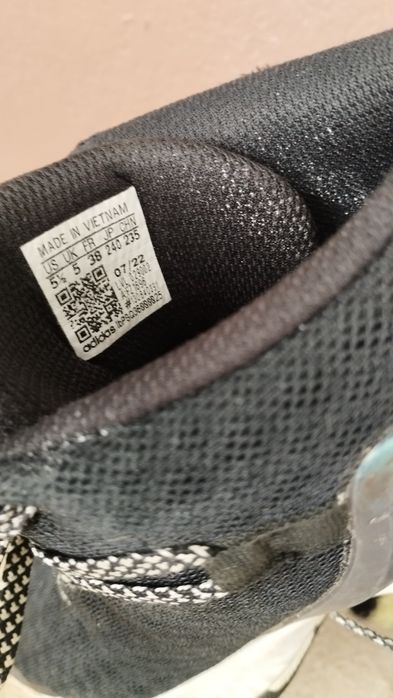 Маратонки Nike, Adidas