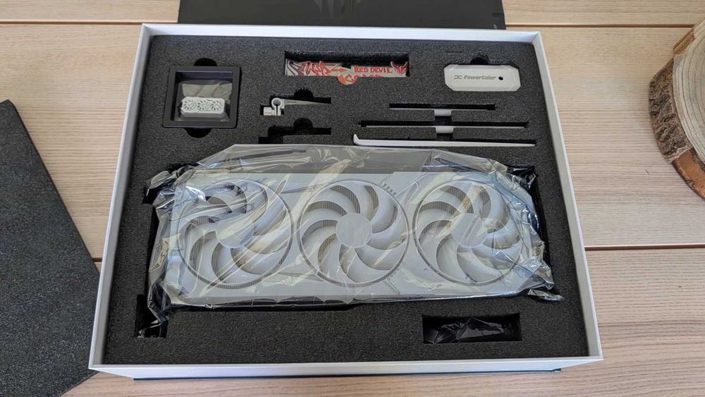 Видео Карта PowerColor Radeon Red Devil Spectral White RX 9070 XT 16GB GDDR6