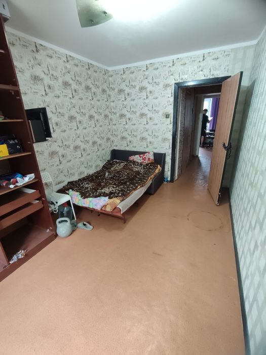 Продается 3-комн (7-30, 1 эт)