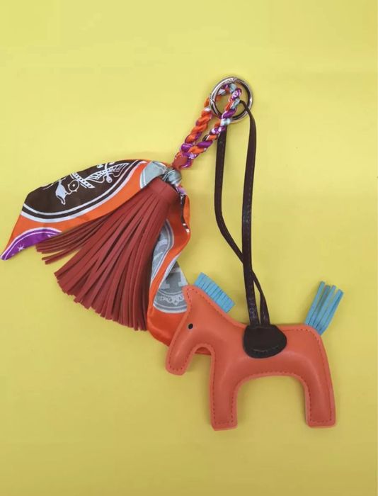 Трендовые брелки на сумки