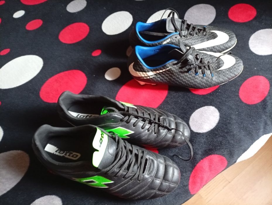 Vând ghete de fotbal