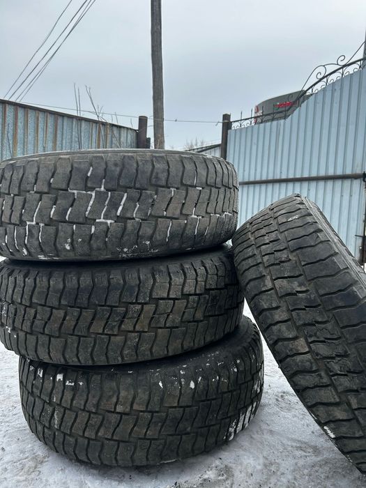 Продам диски с шинами от Митсубиси Монтеро