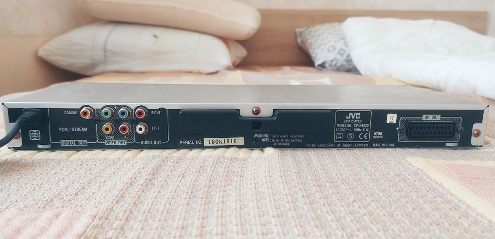 Продавам запазен DVD плеър JVC XV-N422S.