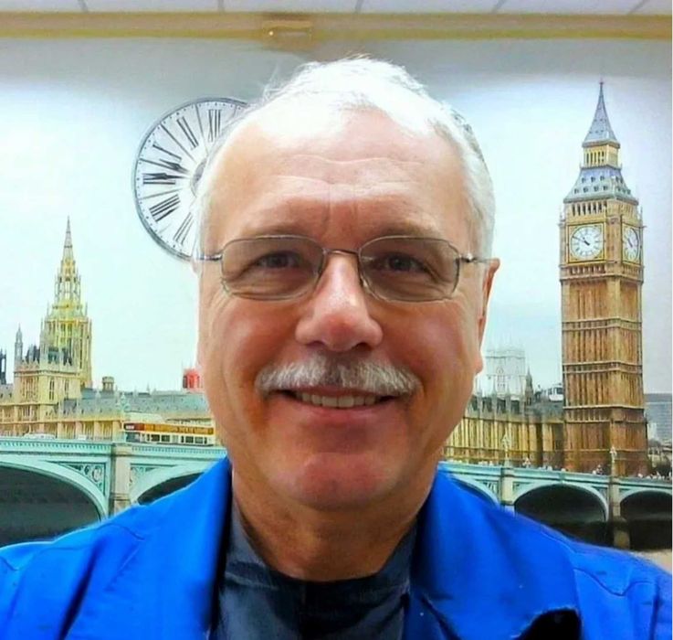 Услуги электрика: замена розетки, установка люстры и подключение!