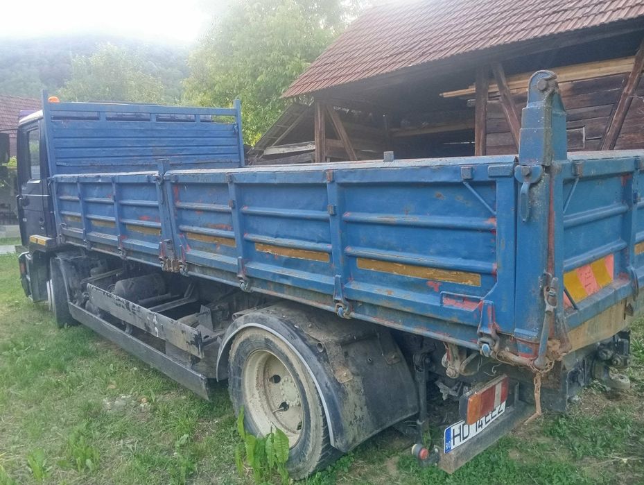 Vand sau schimb cu utilaje agricole (tractoare ,tractoare.  etc)