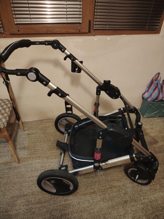 Бебешка количка.