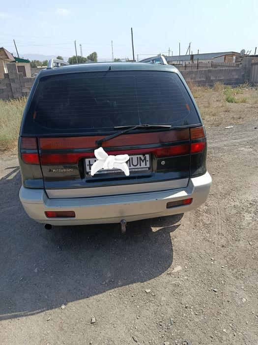 Mitsubishi space wagon