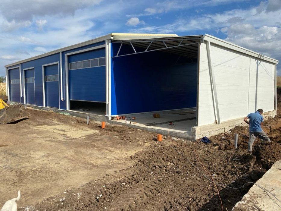 Vand hala metalica 12X35 metri cu panouri sandwichi