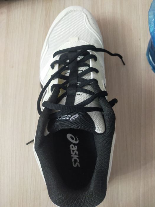 Продам Кроссовки Asics