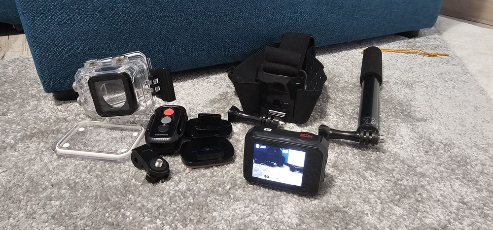 Camera de actiune Decathlon G-Eye 900 cu accesorii