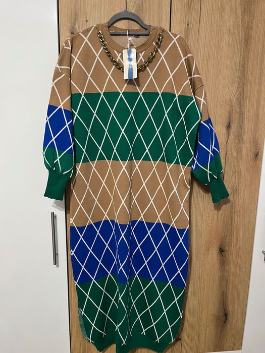 Дамски пуловери и рокли