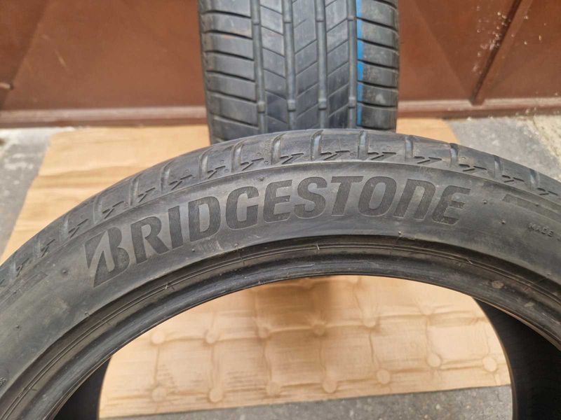 2 Bridgestone R19 225/45
летни гуми 
DOT1419