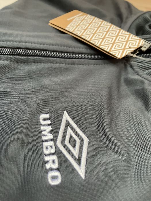 Намалено Umbro мъжко горнище ново М размер
