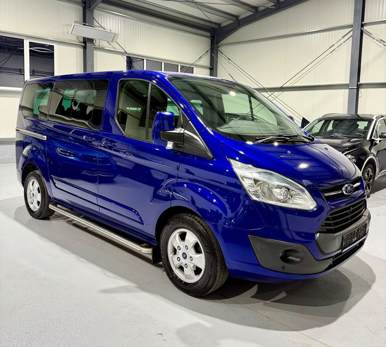 Ford Transit Custom 9 locuri
