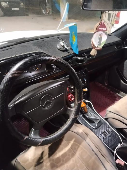 Продам Мерс 124 город сатпаев