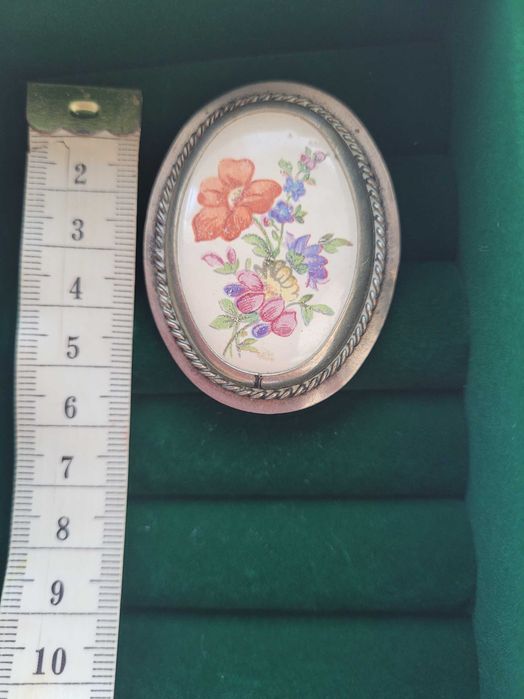 Brosa foarte veche din argint, cu porțelan de Limoges