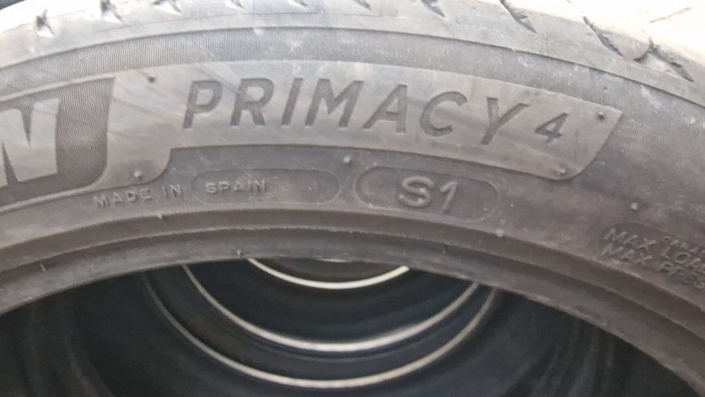 Anvelope 235/45R20 marca Michelin ,DOT 2023,6 mm