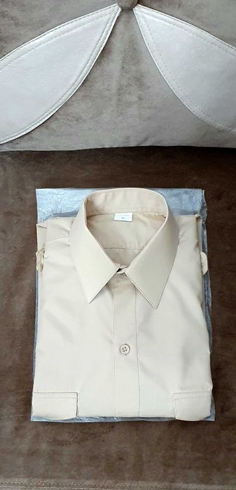 Cămașă militară bej cu mânecă lungă și epoleți, mărimea 40/II