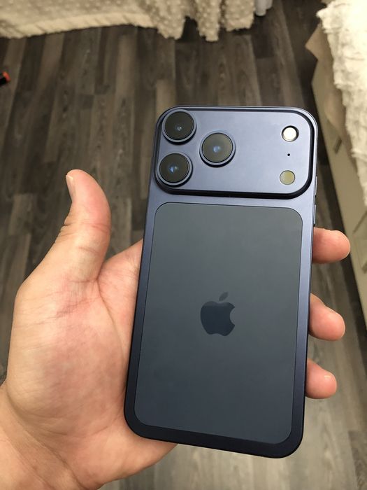 Продам Айфон Xr в корпусе 17 Pro