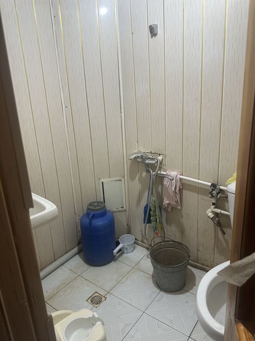 Uy sotiladi shota rustavilida joykashgan objijitada 4 ni 4  da joylash