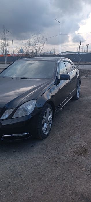 Mercedes Benz- e200