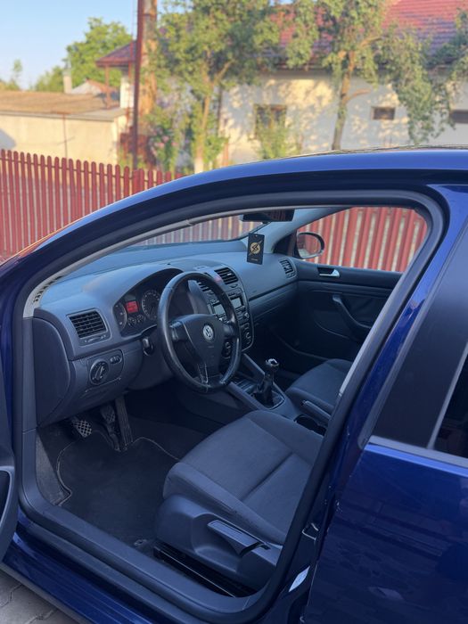 Vand Volkswagen Golf 5 sau schimb!