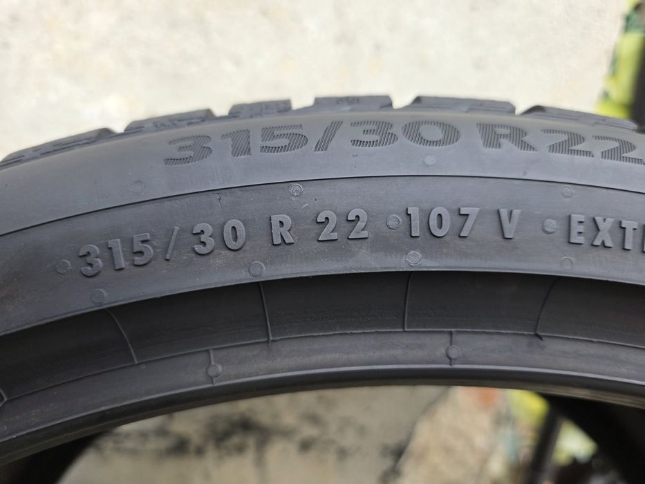 Vand două anvelope de iarna continental  315 30 22 dot 3423
