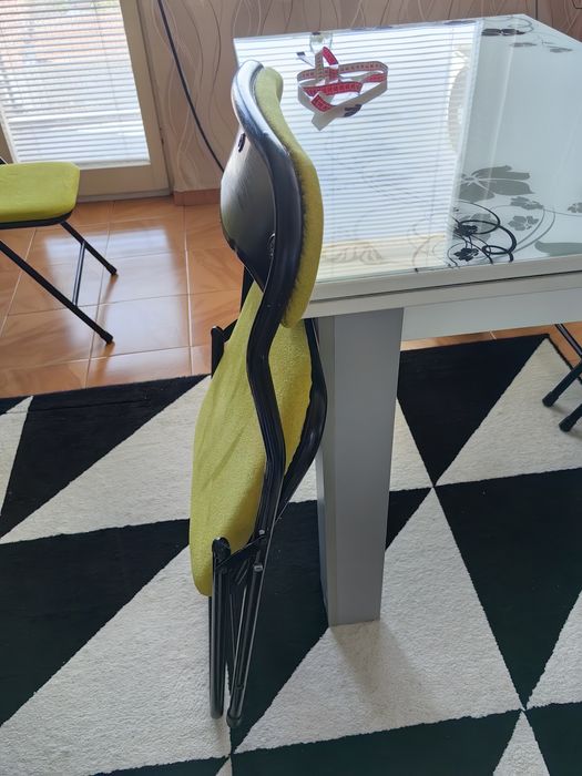 Стъклена разтегателна маса + подарък 4 стола