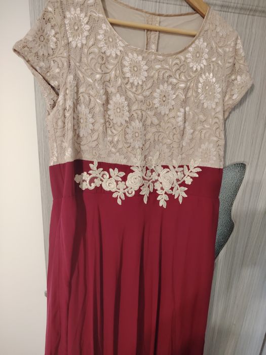 Vând rochii  de ocazie