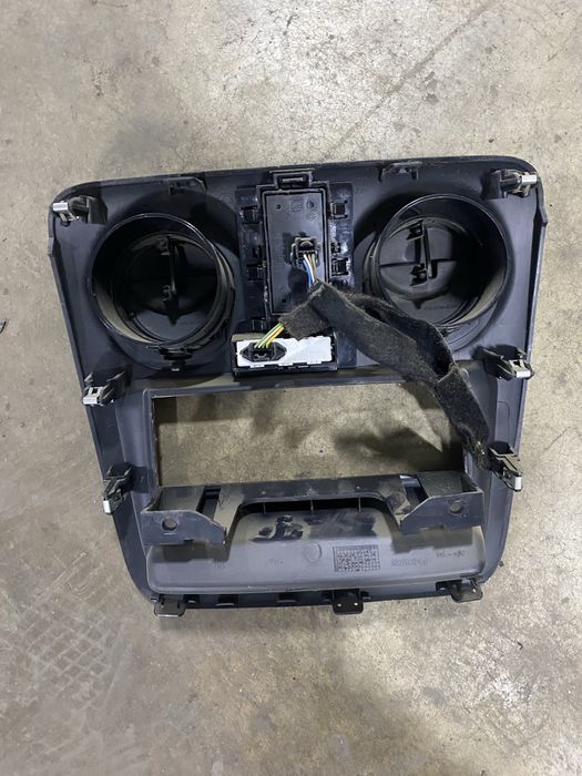 Централна конзола, километраж и др Dacia Dokker