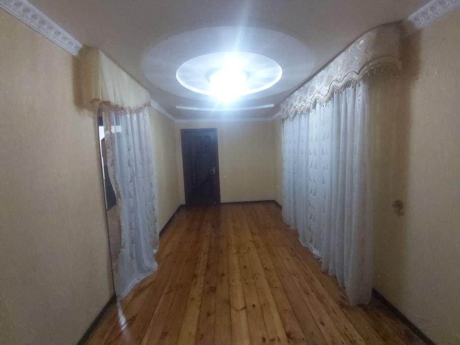 Do'rmonda 3 xonali kvartirani Yangi Toshmida hovliga almashaman