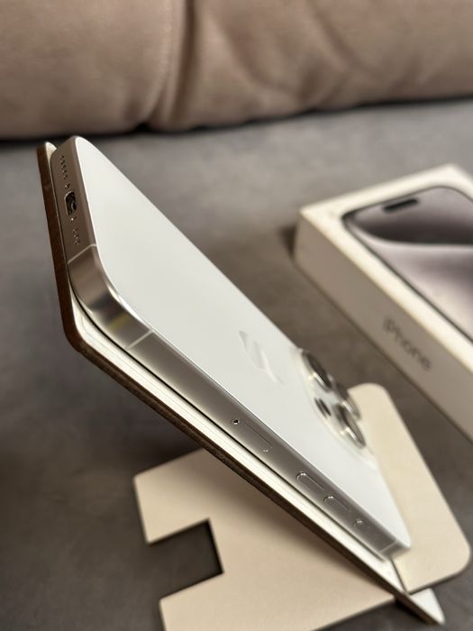 Iphone 15 pro white titan