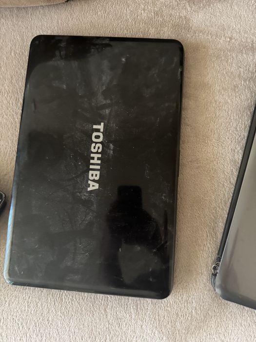 Лаптопи за части 8 броя и 8 компиутара