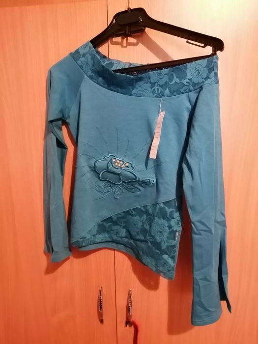 Vând bluza
