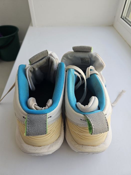 Волейбольные кроссовки Asics Nova Surge