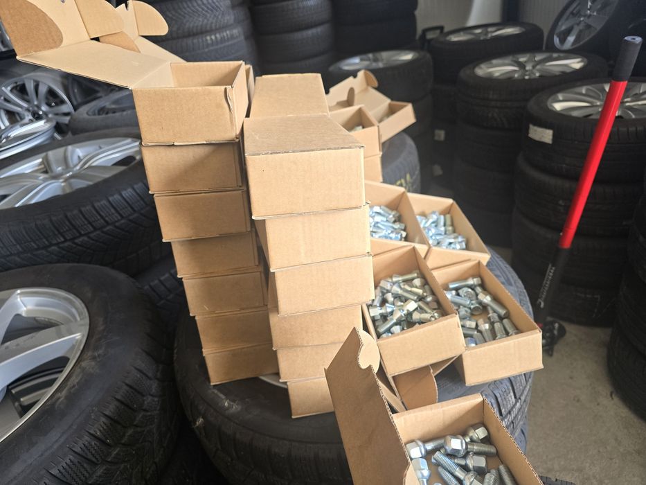 Чисто нови Болтове за Джанти НА ЕДРО 42  КОМПЛЕКТА !