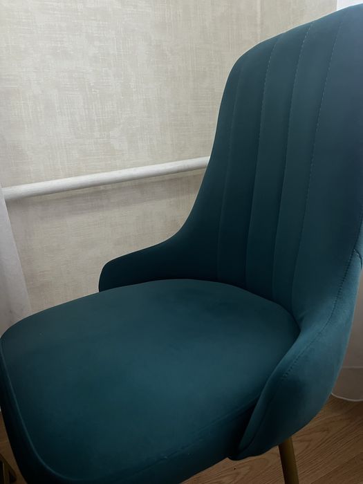 Продам кухонный Стол и стулья